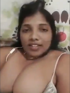 Desi Aunty Showing Pussy To BF On Video Call