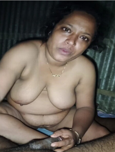 Mature Bhabhi Giving Blowjob to Uncle