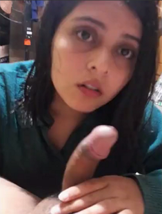 Sexy Bhabhi Giving Blowwjob To Husband