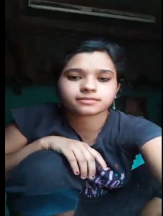 Village Desi Girl Showing Boobs And Pussy And Fingering