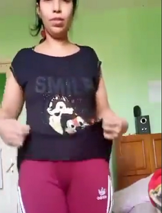Sexy Figure Girl Showing Pussy And Fingering