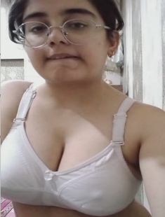 Chashmish Big Boobs Girl Showing Boobs