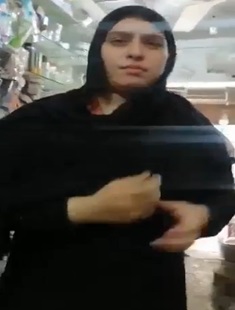 Burkha Wearing Bhabhi Showing Her Pink Nipple