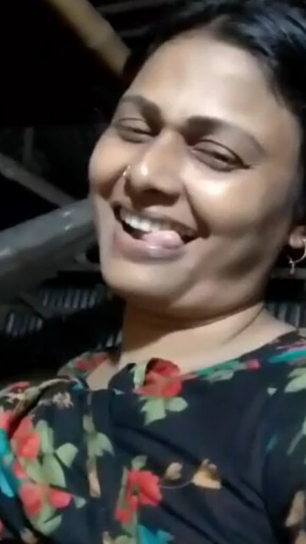 Desi Naughty Village Bhabi Showing Boobs