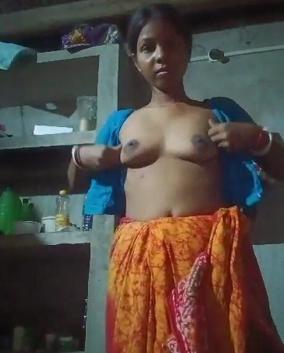 Village Bhabhi Showing Pussy and Boobs