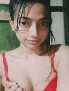 Desi Cute Girl Showing Pussy To bf