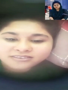 Sexy Indian Girlfriend Showing Boobs On Video Call