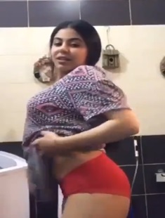 Desi Hot Bhabhi Showing Her Ass & Boobs