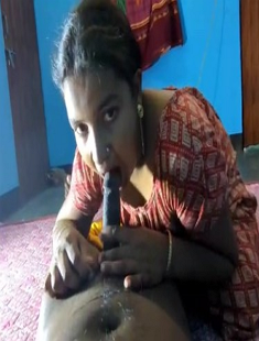 HORNY DESI BHABHI GIVING BLOWJOB AND RIDING