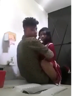 Desi Lovebirds Fucking In Bathroom