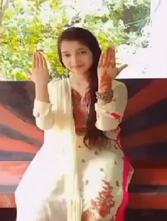 New Married Aunty Showing Boobs