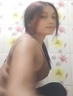 Beautiful Sexy Horny Bengali Gf Showing Her Body