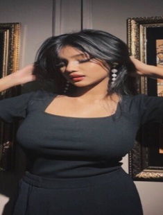 Slim Beautiful Gf Showing Her Busty Boobs