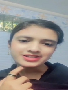 Very Cute Sexy 18 Year Girl Showing Pussy & Boobs On Vc