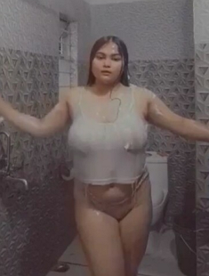 Beautiful Horny Indian Chubby Tanker Showing Asshole Bathing Showing