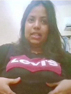 Sexy Indian Gf Showing Boobs
