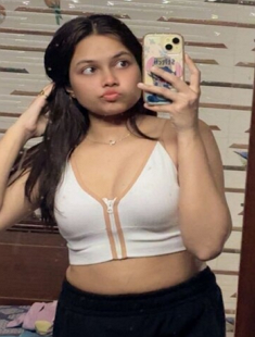 Beautiful Hot Sexy Bong Mal Showing
