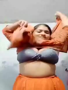 Paki Bhabhi Showing boobs Video Clip