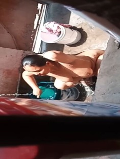 Desi Indian Big Boobs Bhabhi Bathing