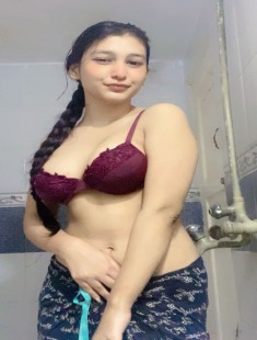 Very Beautiful Paki GF Showing Her Super Sexy Figure